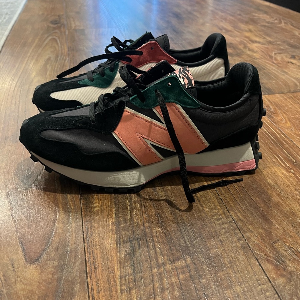 New Balance Black and Pink Sneakers Retro Design MENS